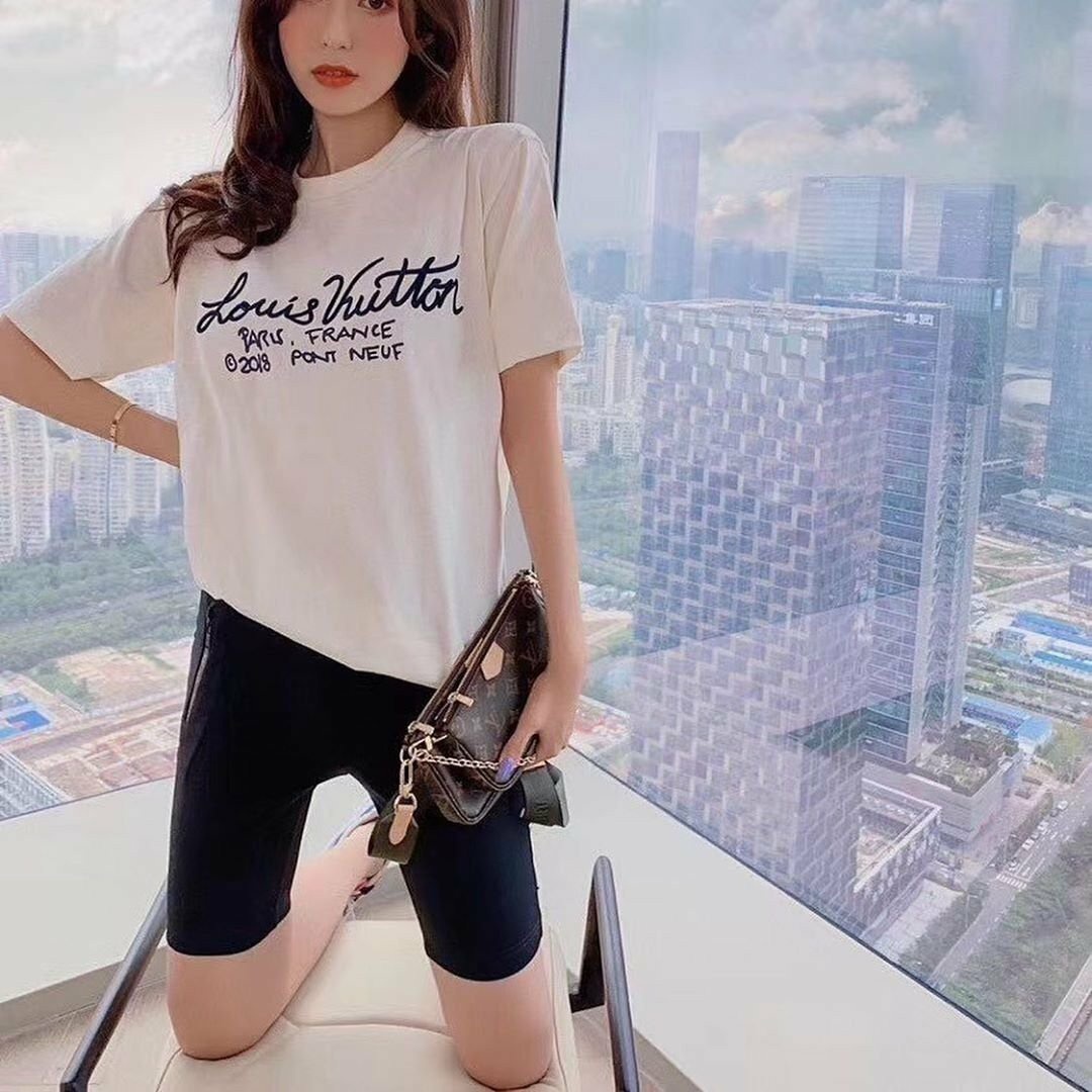 루이비통 핸드 레터링 반팔티셔츠
