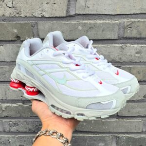 나이키 X 슈프림 샥스 라이드2 SP 화이트 스니커즈