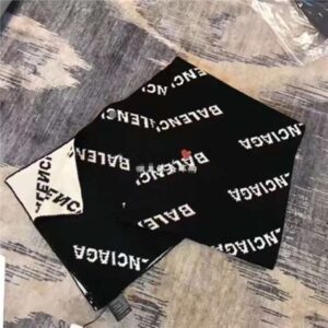 발렌시아가 리버서블 니트 머플러