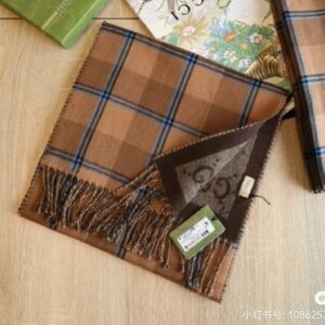 구찌 GG 리버시블 울 머플러